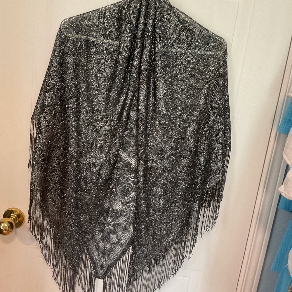 Unbranded‎ Lace Shawl Womens OS Silver Excellent Metallic Fringe Evening Wrap